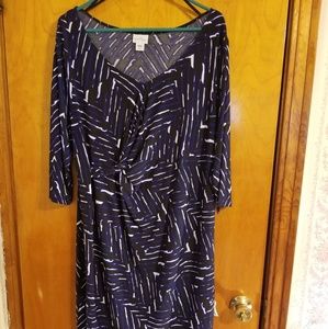 Knee length patterned dress, 3/4 sleeves